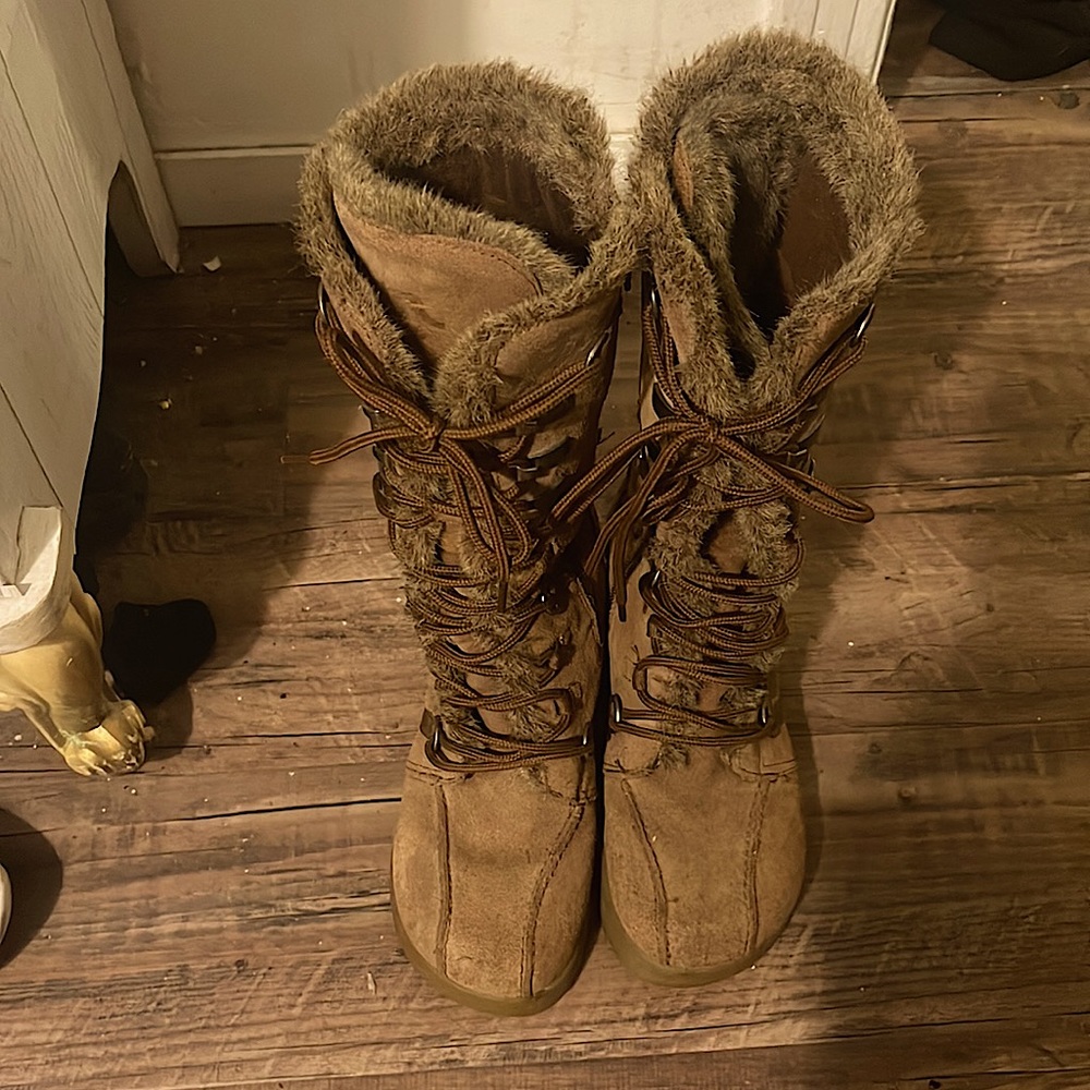 Sleigh boots 3” rubber heel size 7.5 fur/suede inside